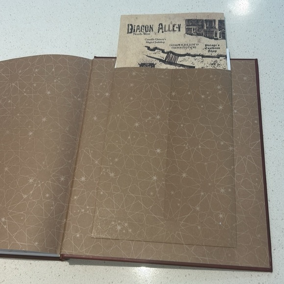 Harry Potter Magical Places from the Films Hogwarts, Diagon Alley & Beyond - Picture 10 of 17